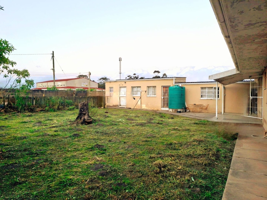 5 Bedroom Property for Sale in Summerpride Eastern Cape